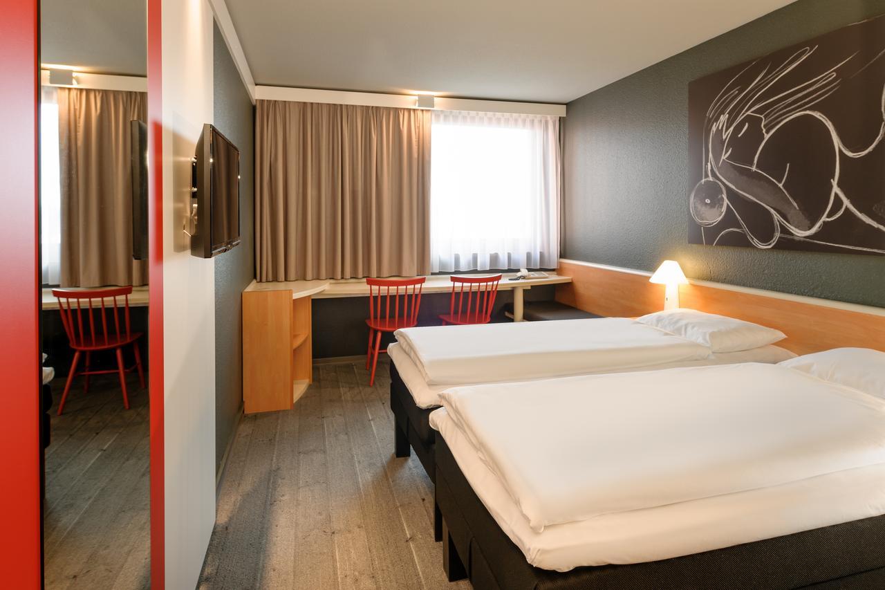 Standard Twin Room,669745995:JPEG