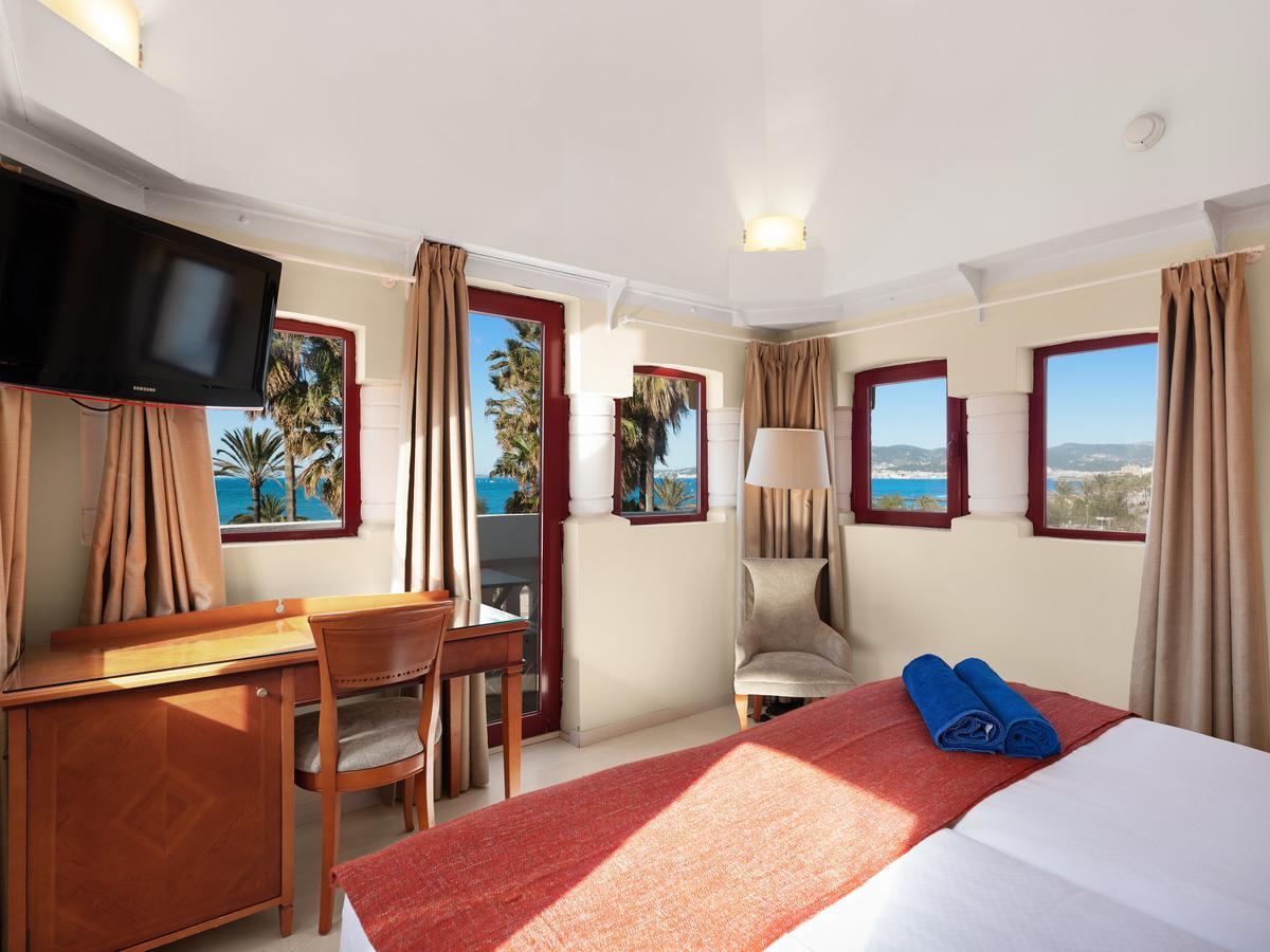 Twin Room with Balcony and Sea View,669886725:JPEG