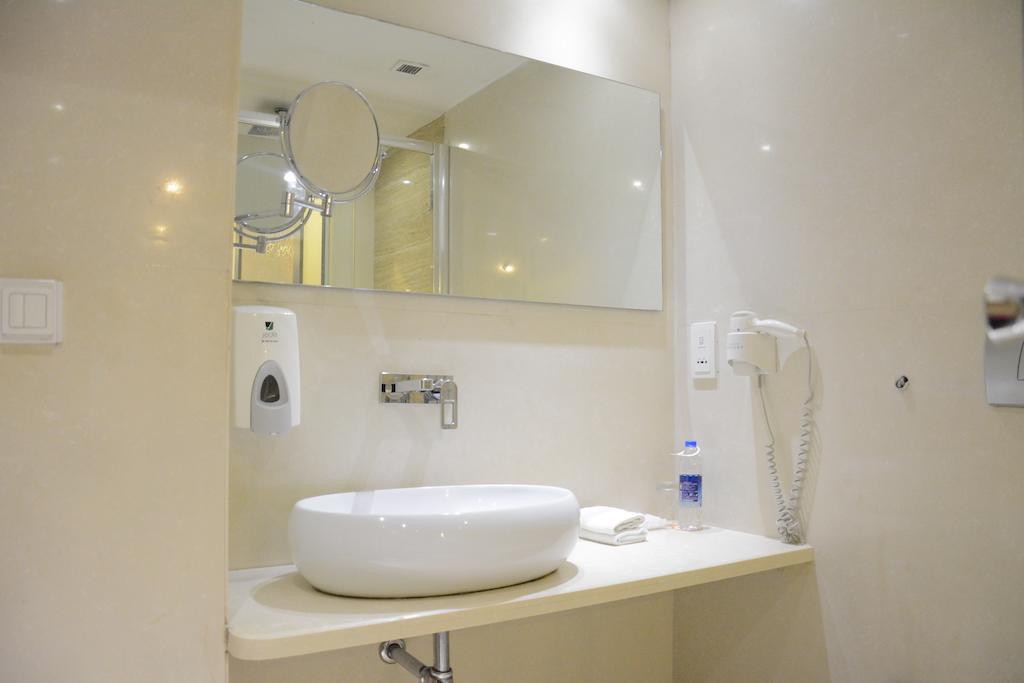 Premier King Room with Window & Free Airport Pick-up