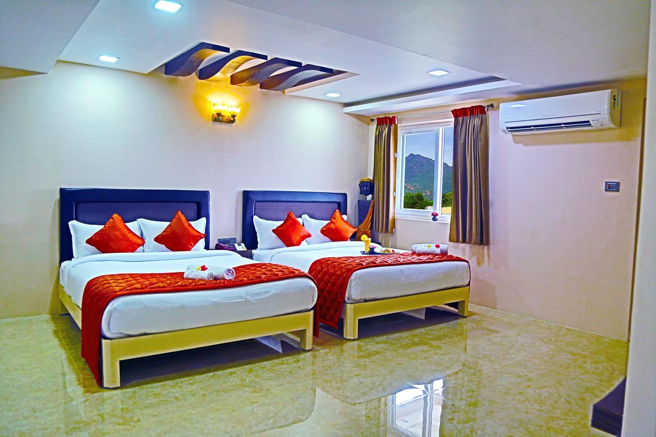 Queen Suite with Mountain view Balcony