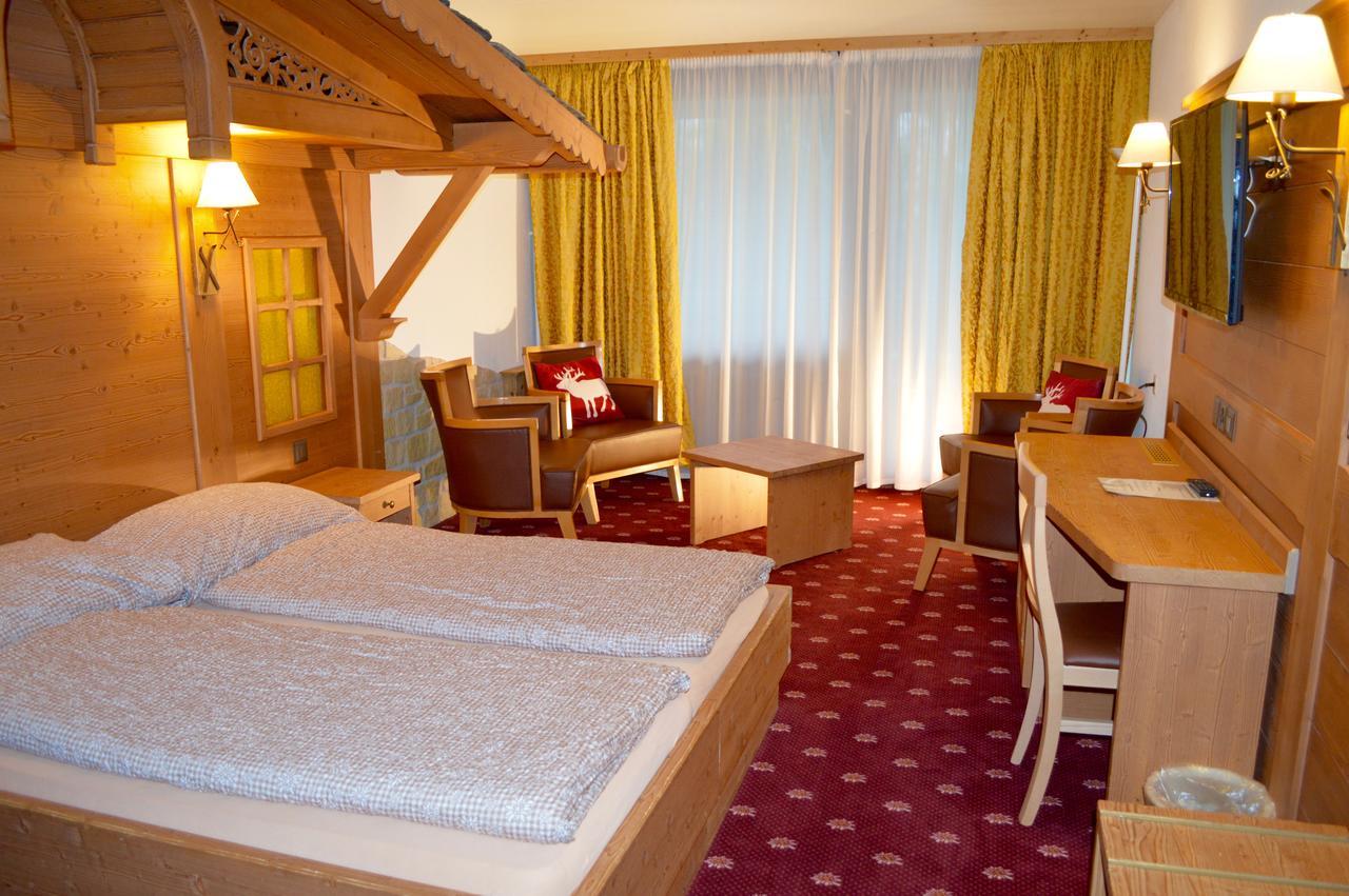 Schweizer Chaletzimmer (2-4 Betten)