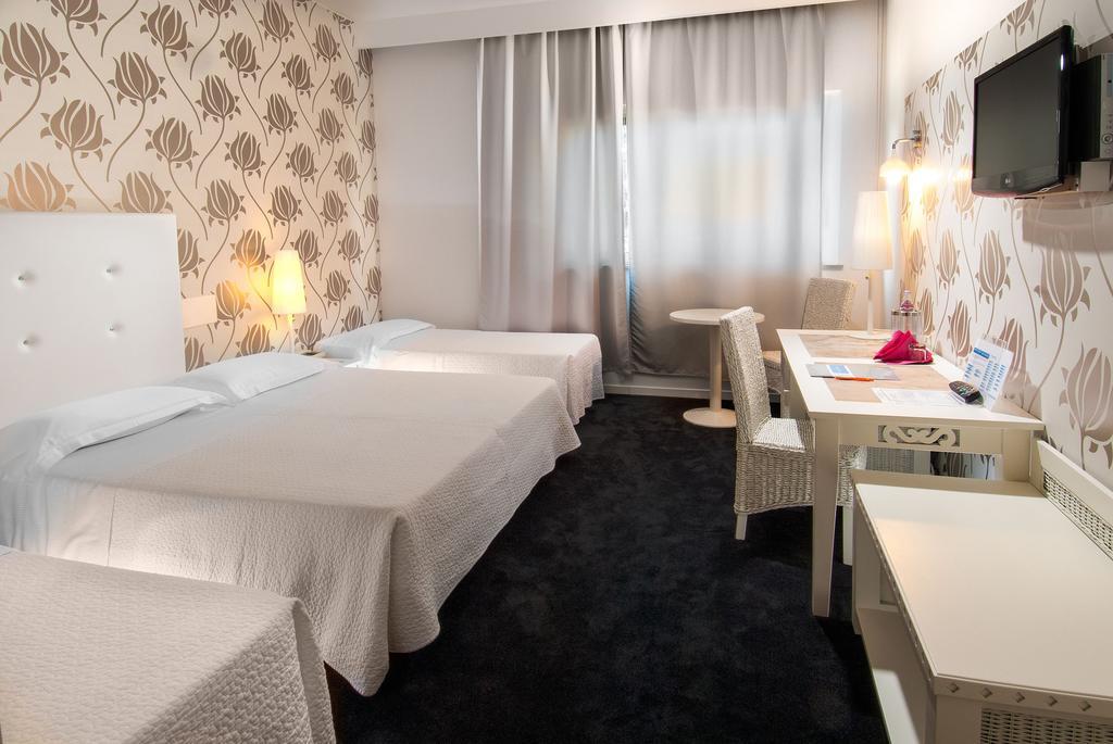 Standard Room with Street View