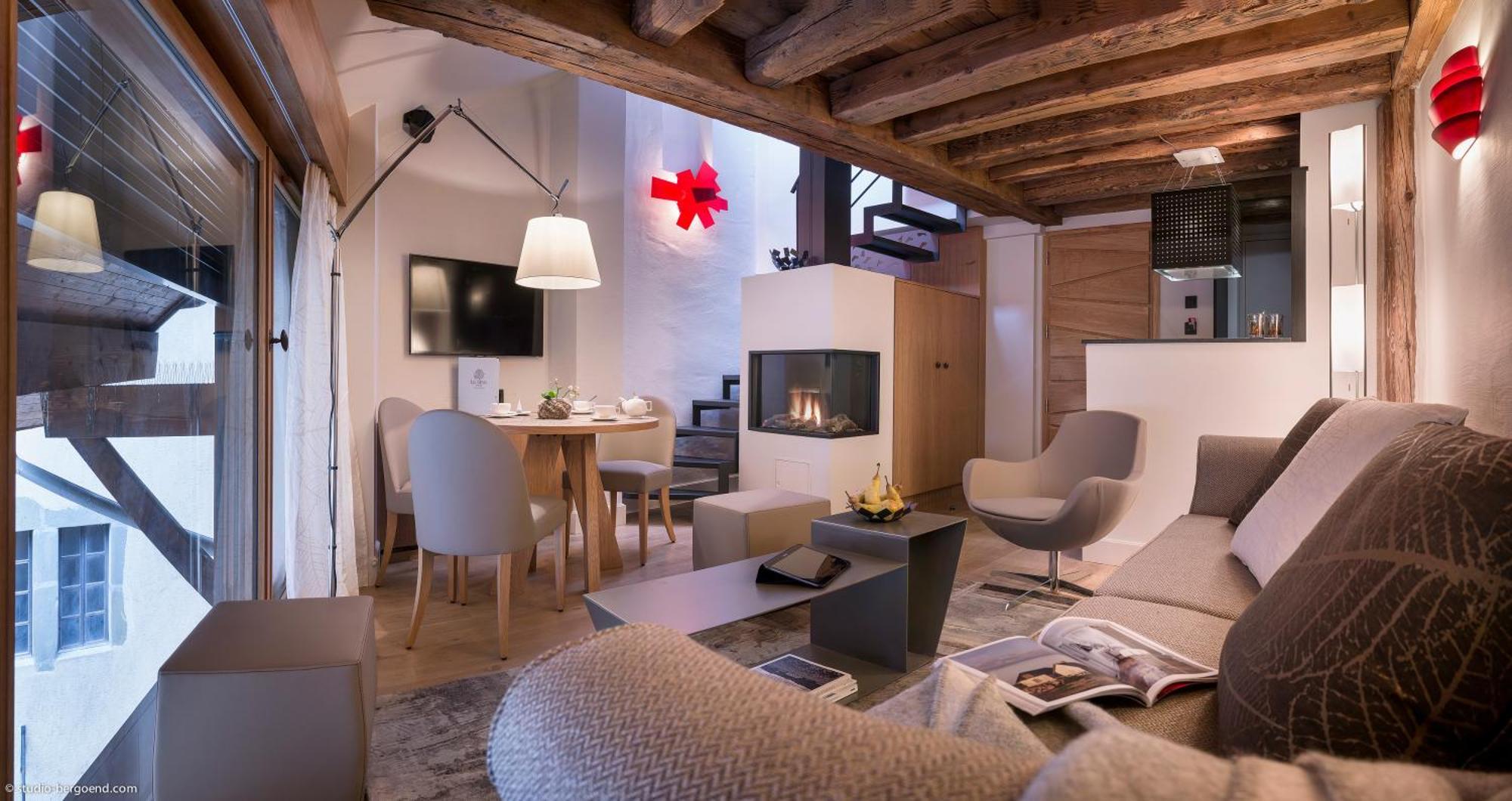 Deluxe Duplex Apartment with Fireplace and Spa Shower
