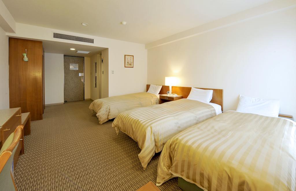 Twin Room with Extra Bed - Non-Smoking