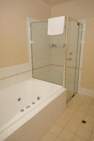 Deluxe Balcony Spa Room