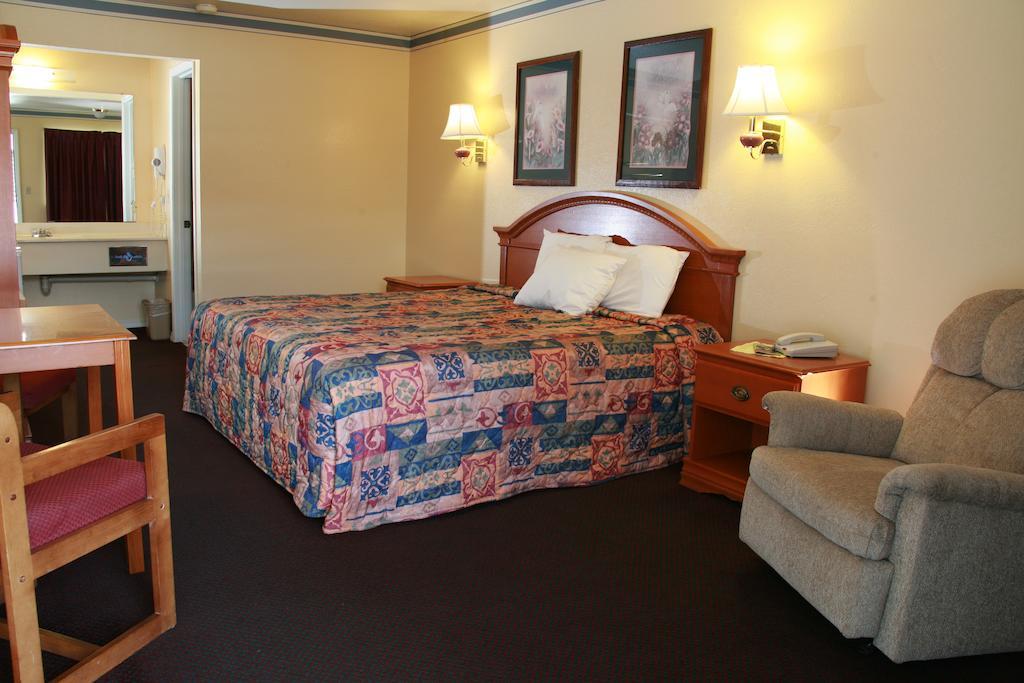 King Room - Non-Smoking