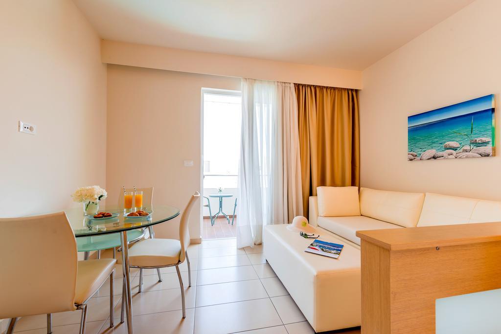 One-Bedroom Suite (2 Adults)