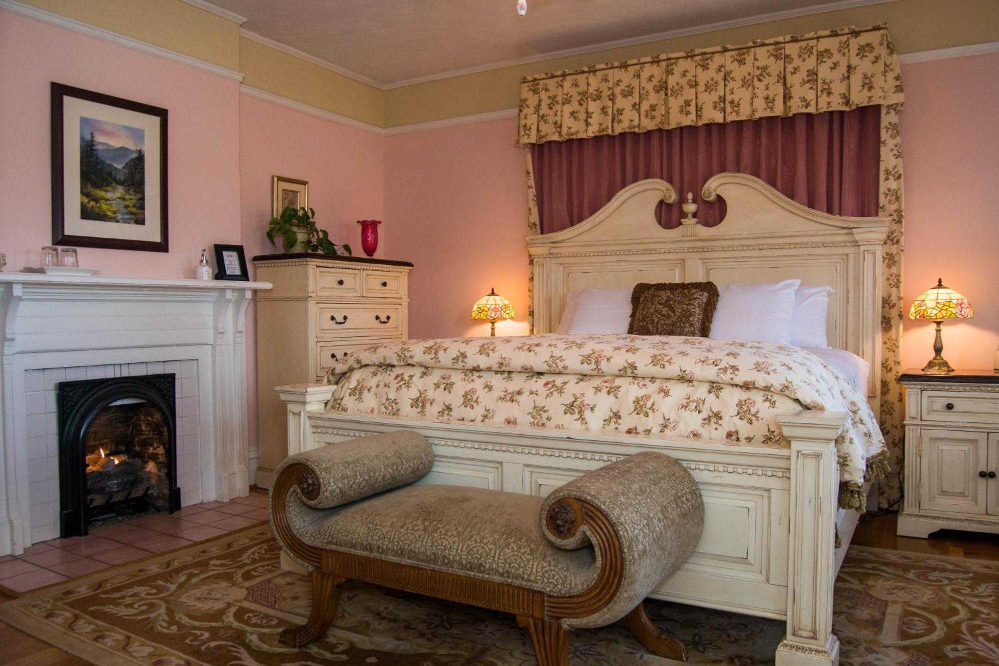 King Room with Mountain View