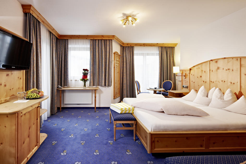 Standard Double Room with Balcony,67766177:JPEG