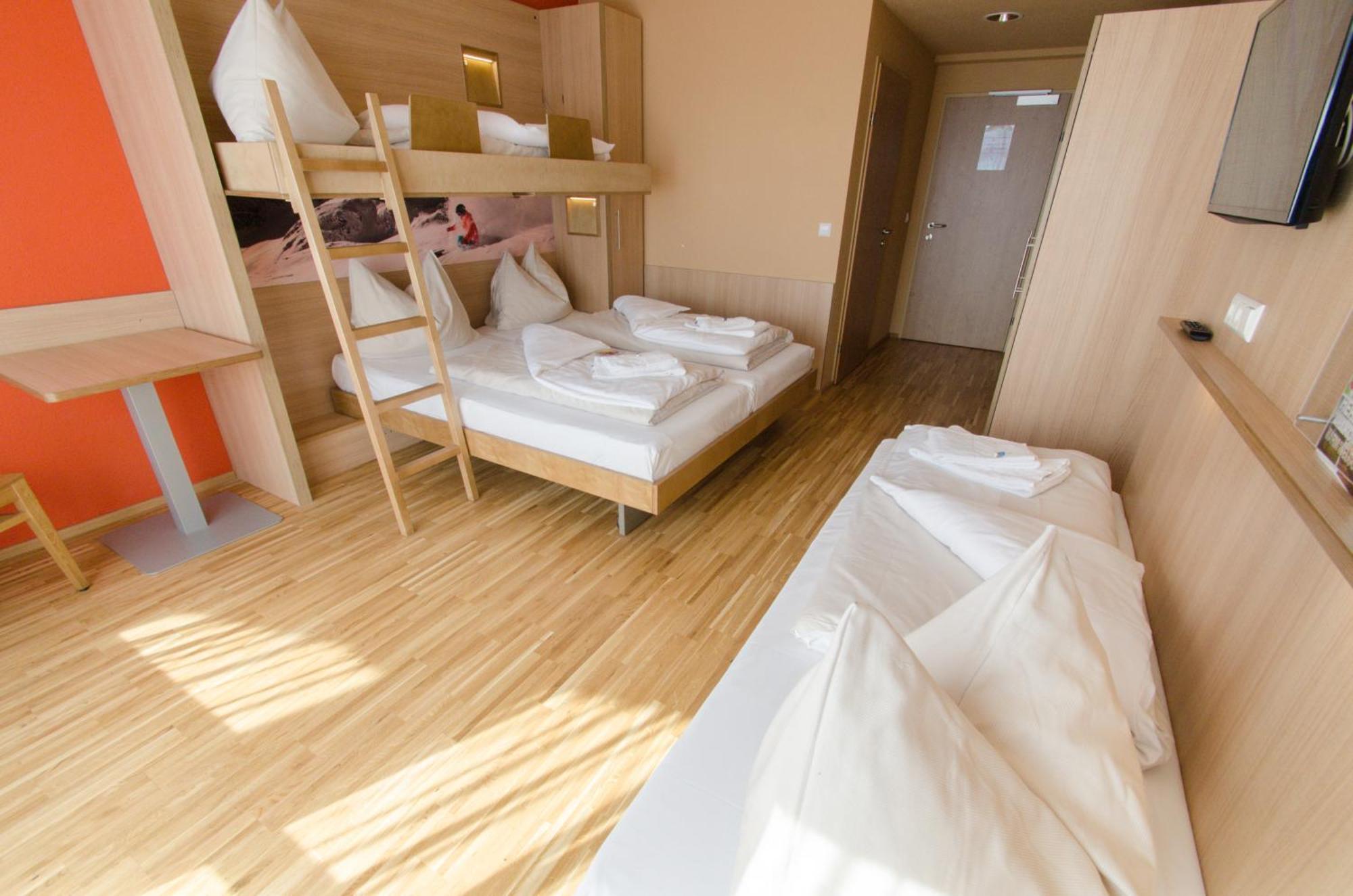 Superior Quadruple Room,753281057:JPEG