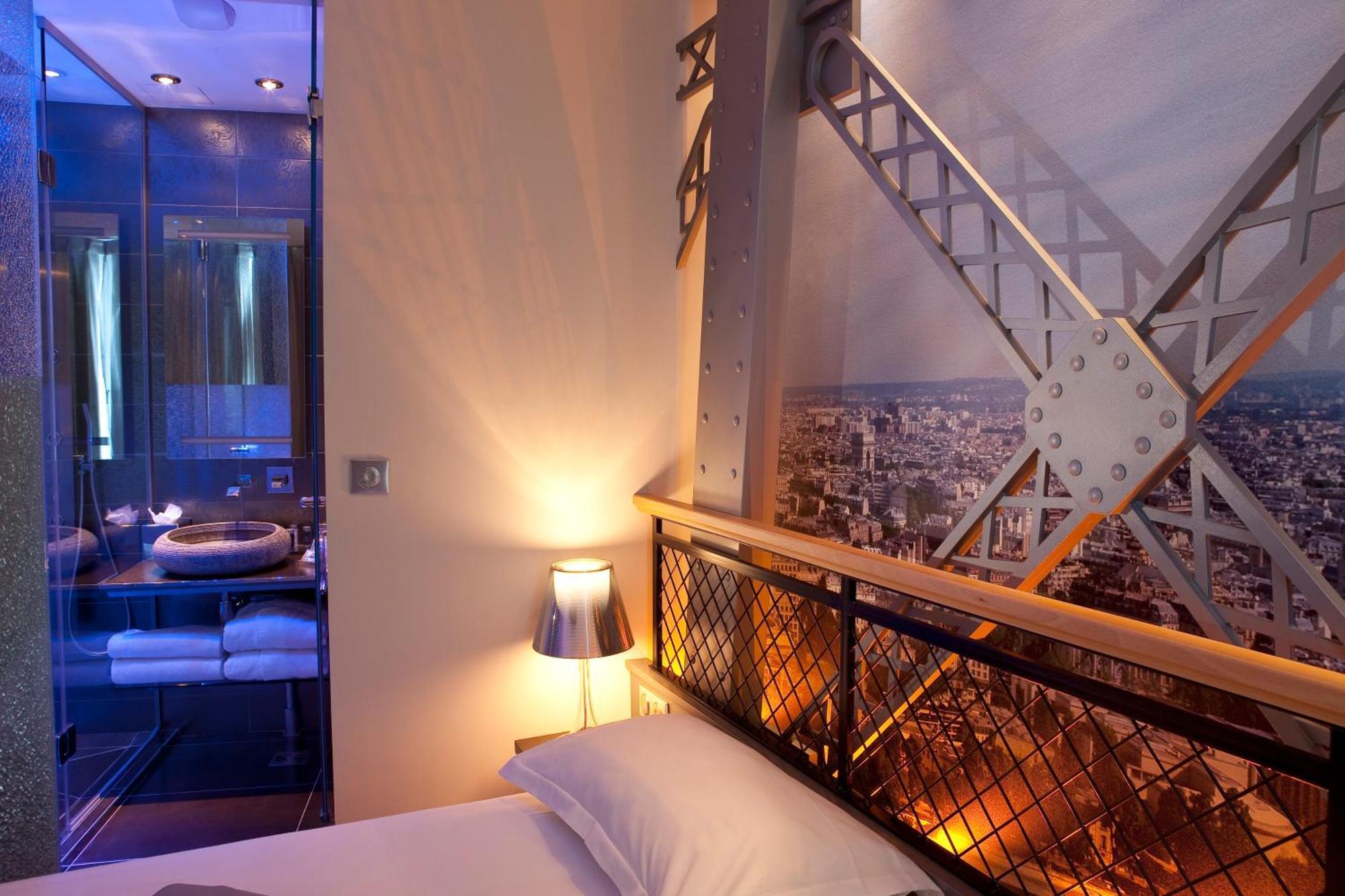 Tour Eiffel with Spa Bath
