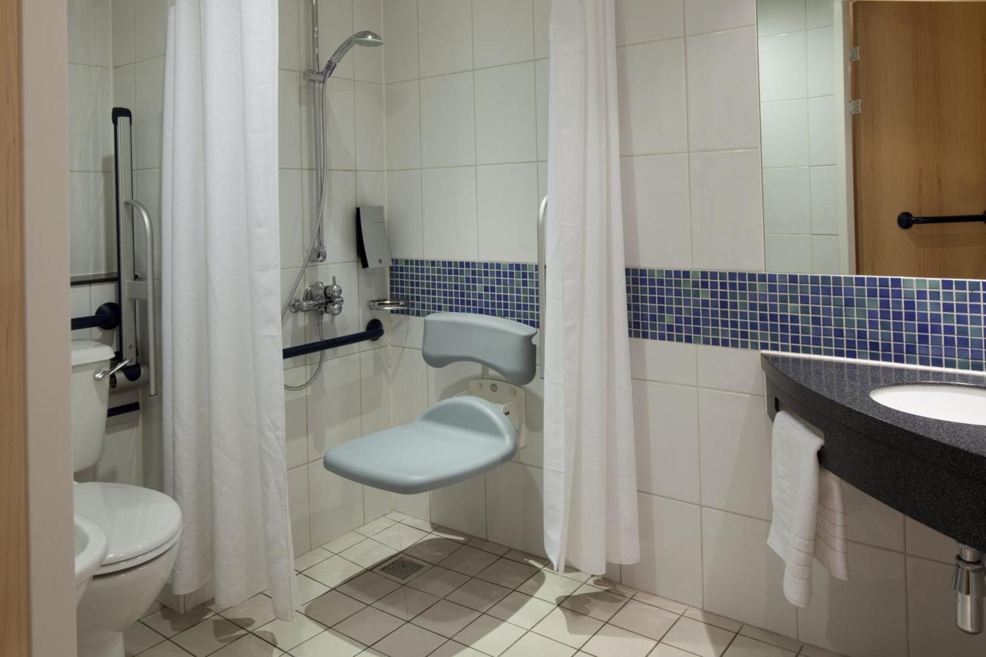 Double Room with Free Hot Breakfast - Accessible