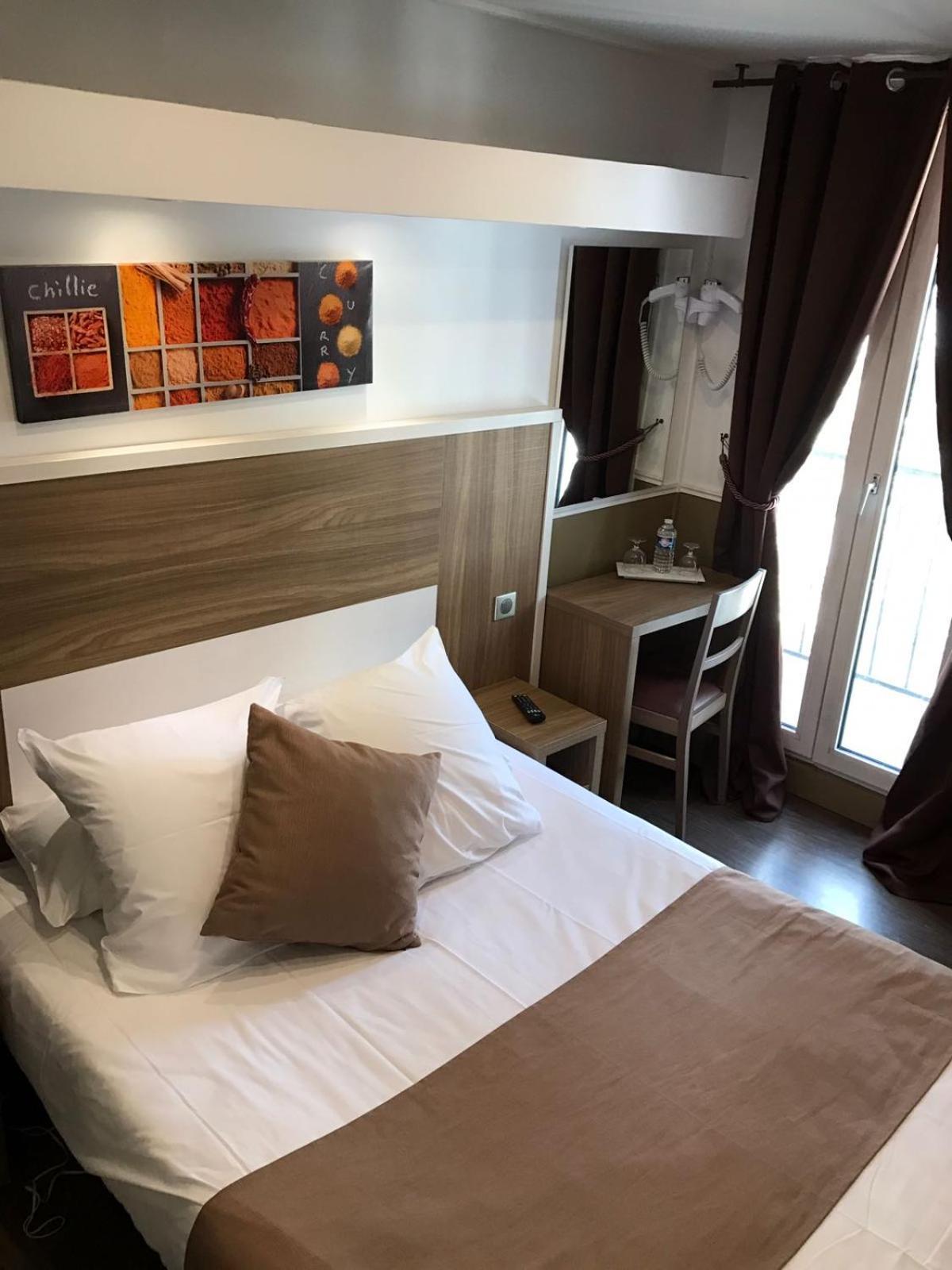 Superior Double Room shower or bath