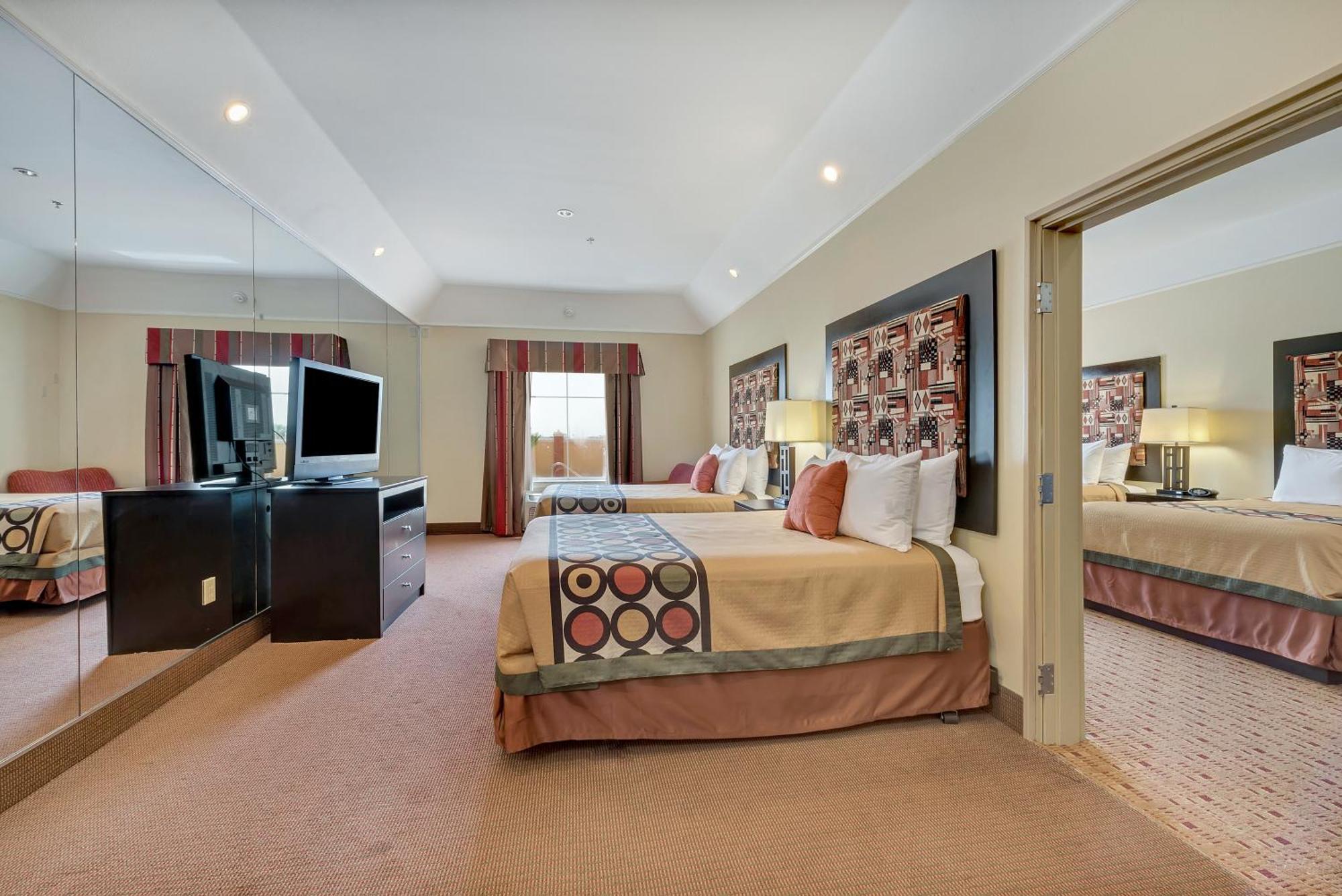 Family Suite with Four Queen Beds - Non-Smoking