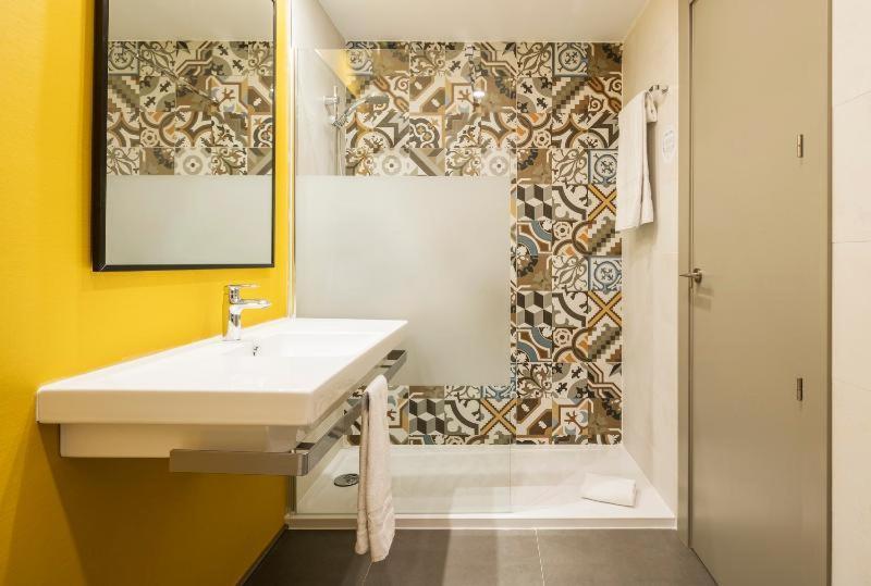 Premium Double Room ( 2 Adults + 1 child )