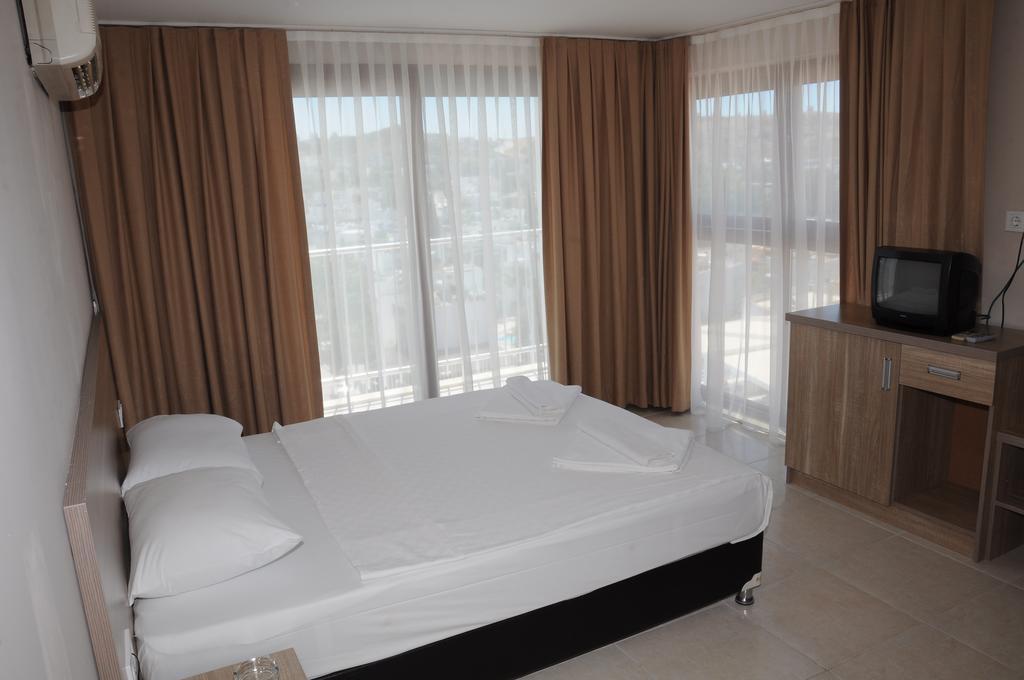 Standard Double or Twin Room with Partial Side View