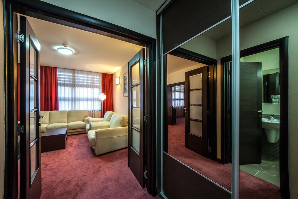 One-Bedroom Suite