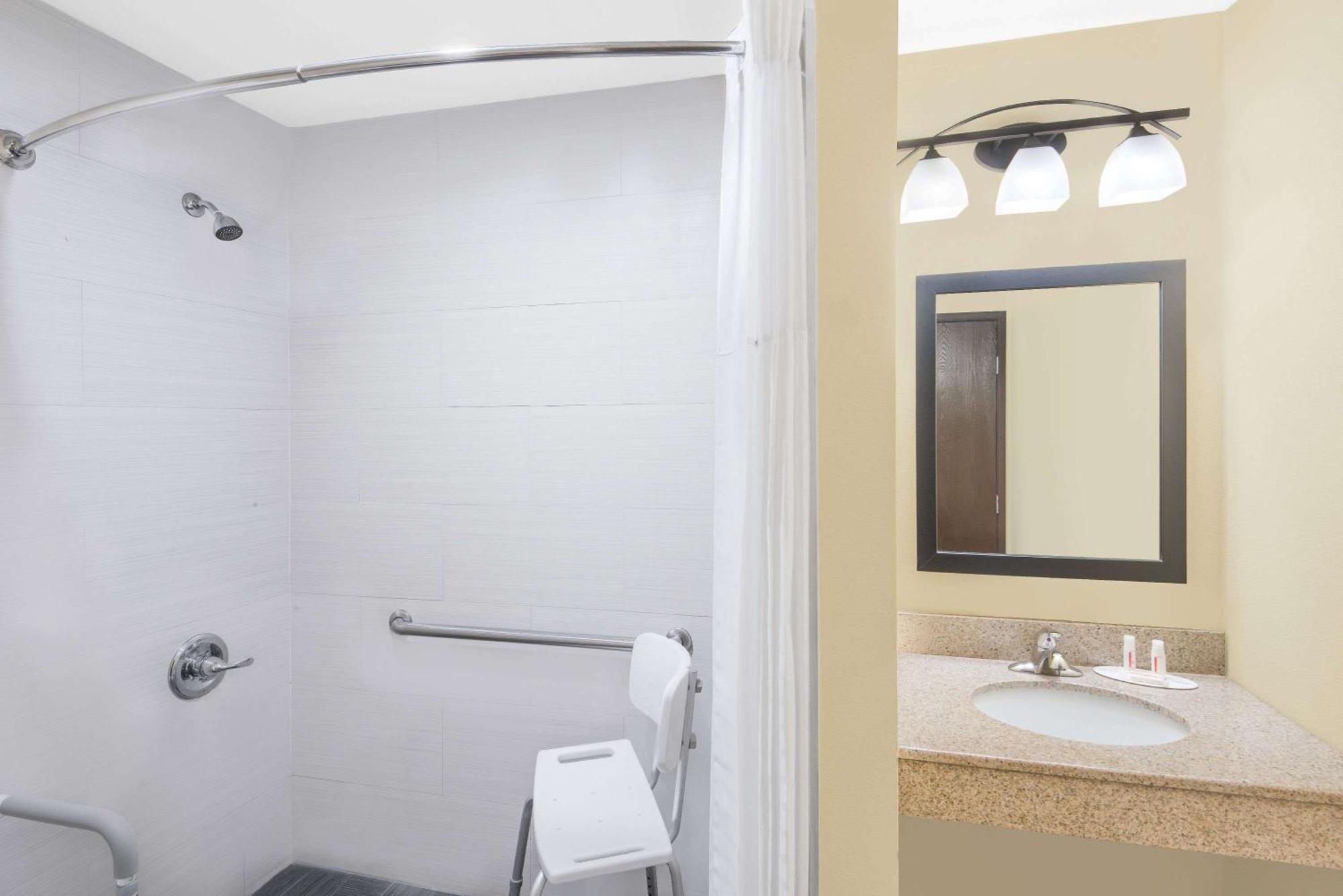 King Room - Mobility Access/Non-Smoking