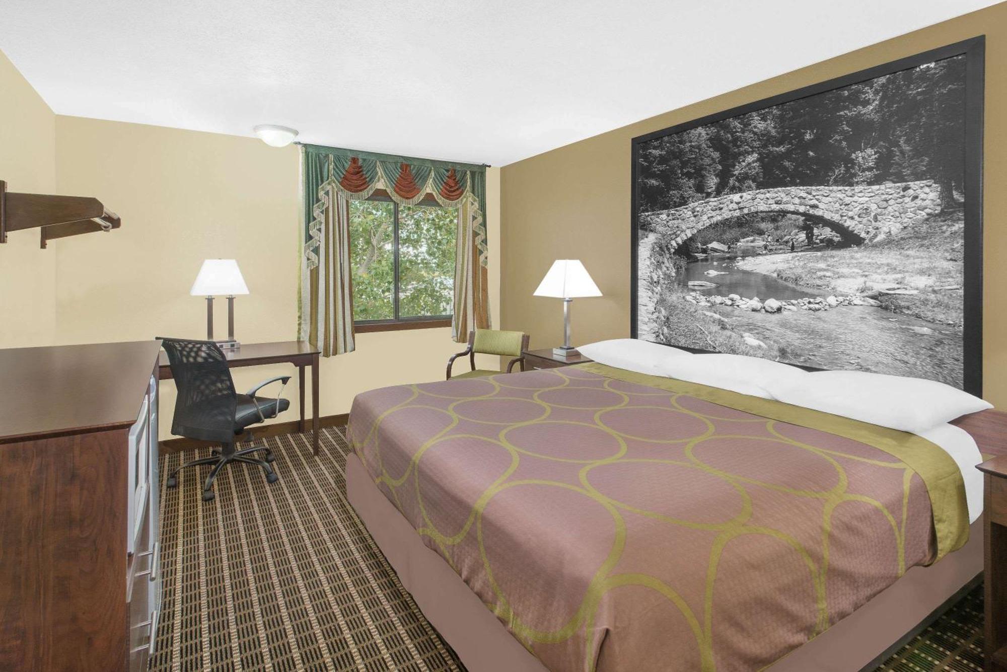 Standard King Room - Non-Smoking