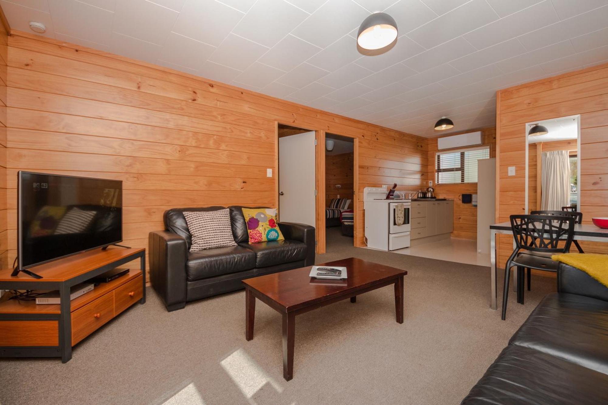 Motel Two Bedroom - Sleeps 5
