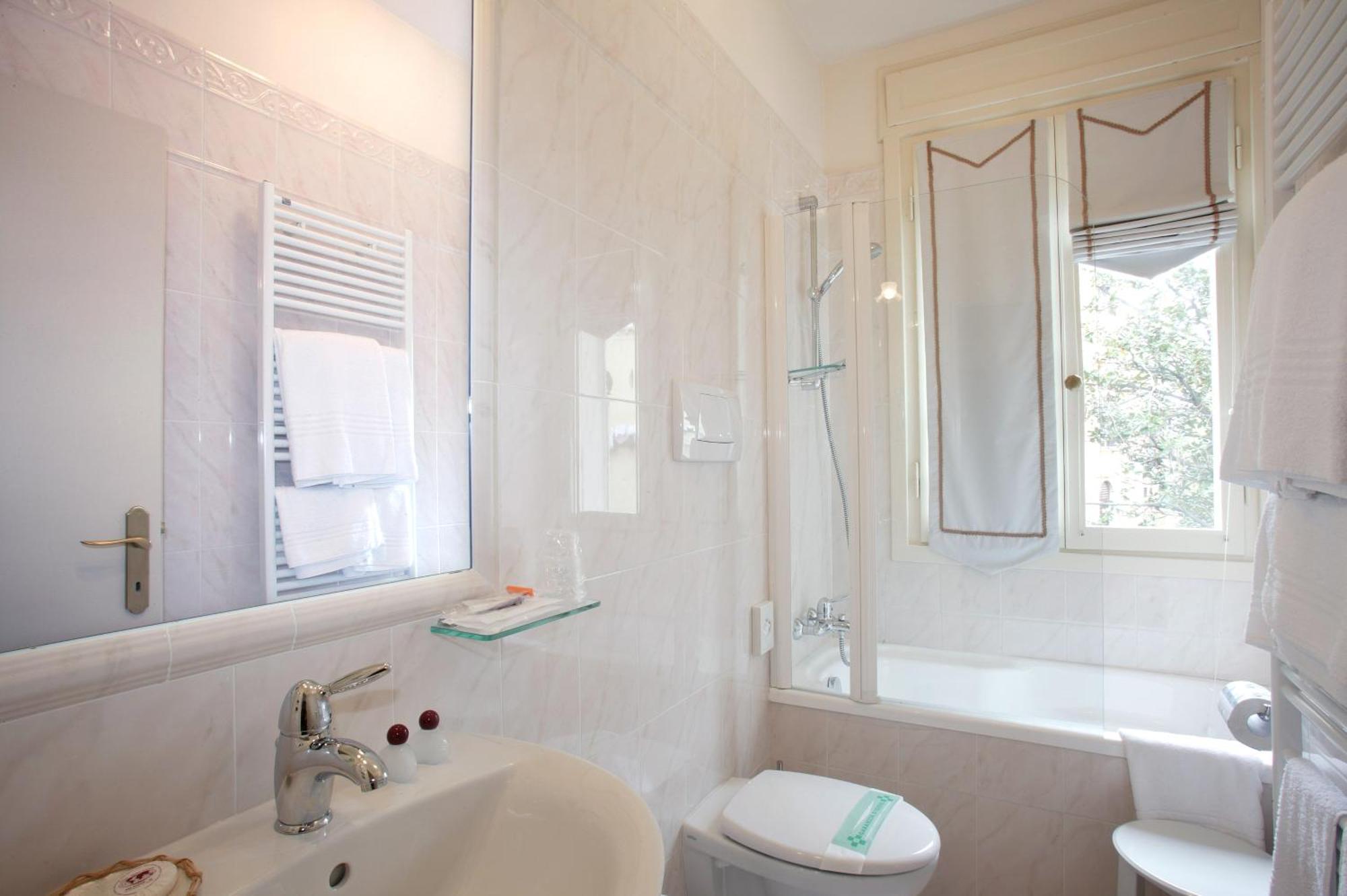 Double or Twin Room Private Bathroom,682199805:JPEG