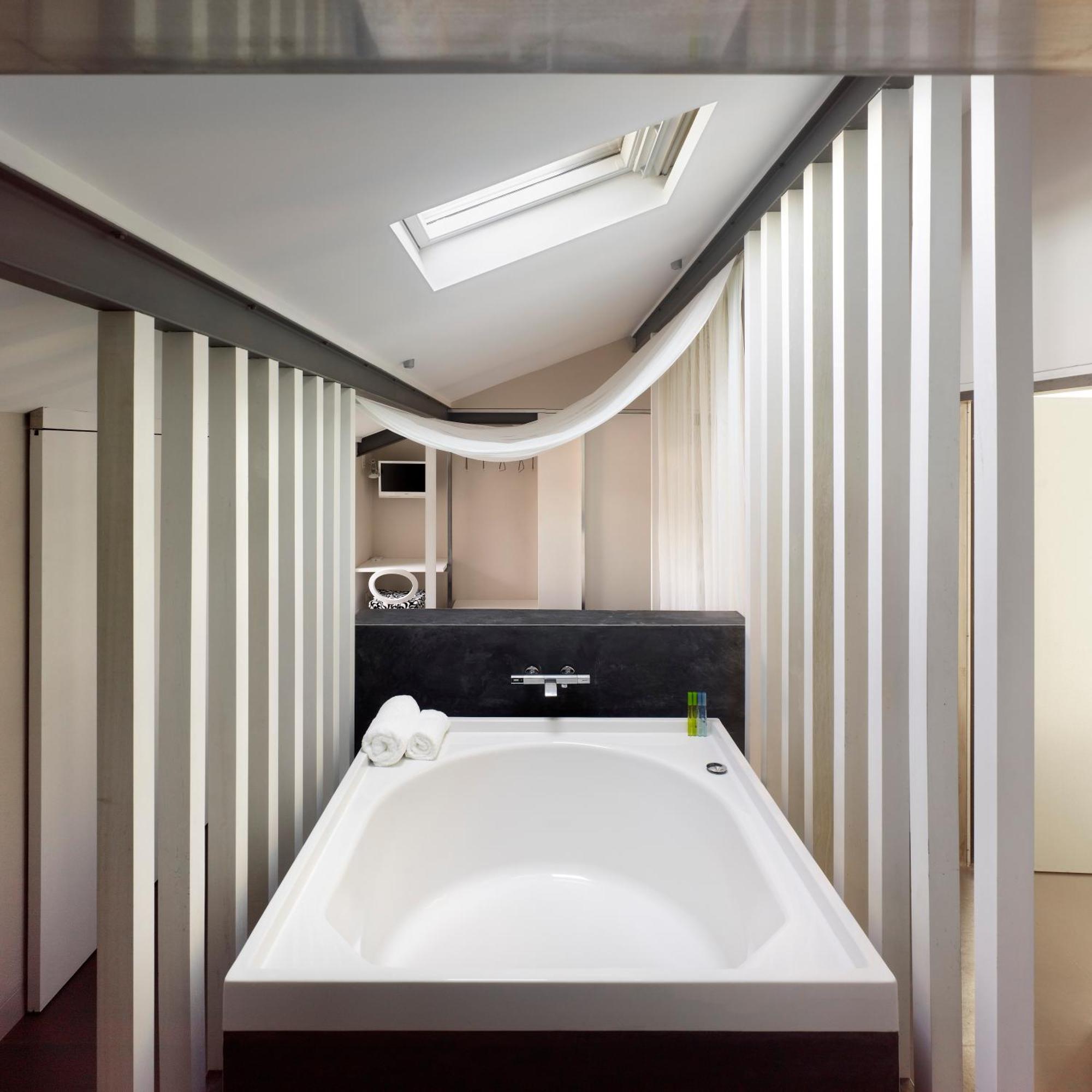 Deluxe Double Room with Bath