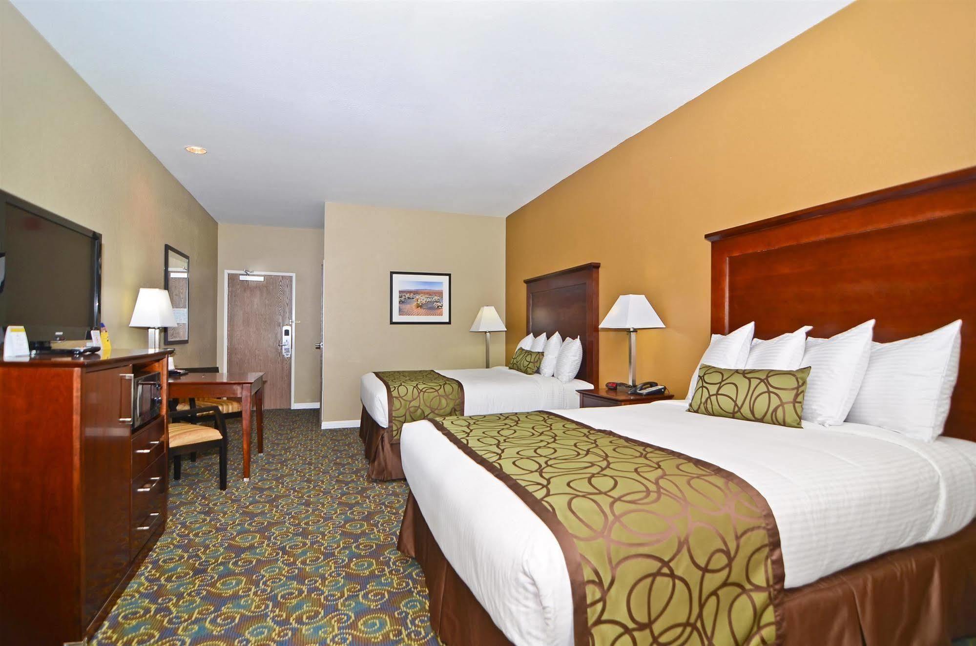 Queen Room with Two Queen Beds - Communication Assistance/Non-Smoking