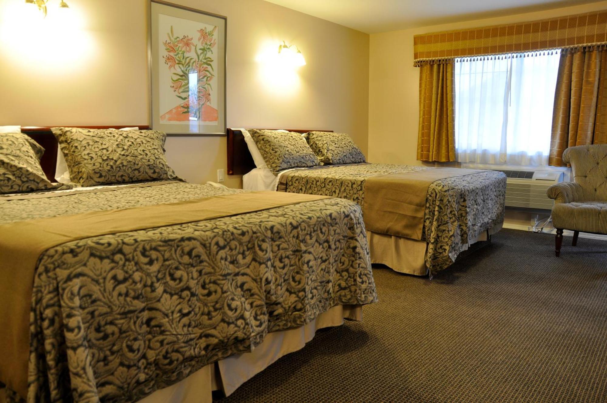 Deluxe Queen Room with Two Queen Beds