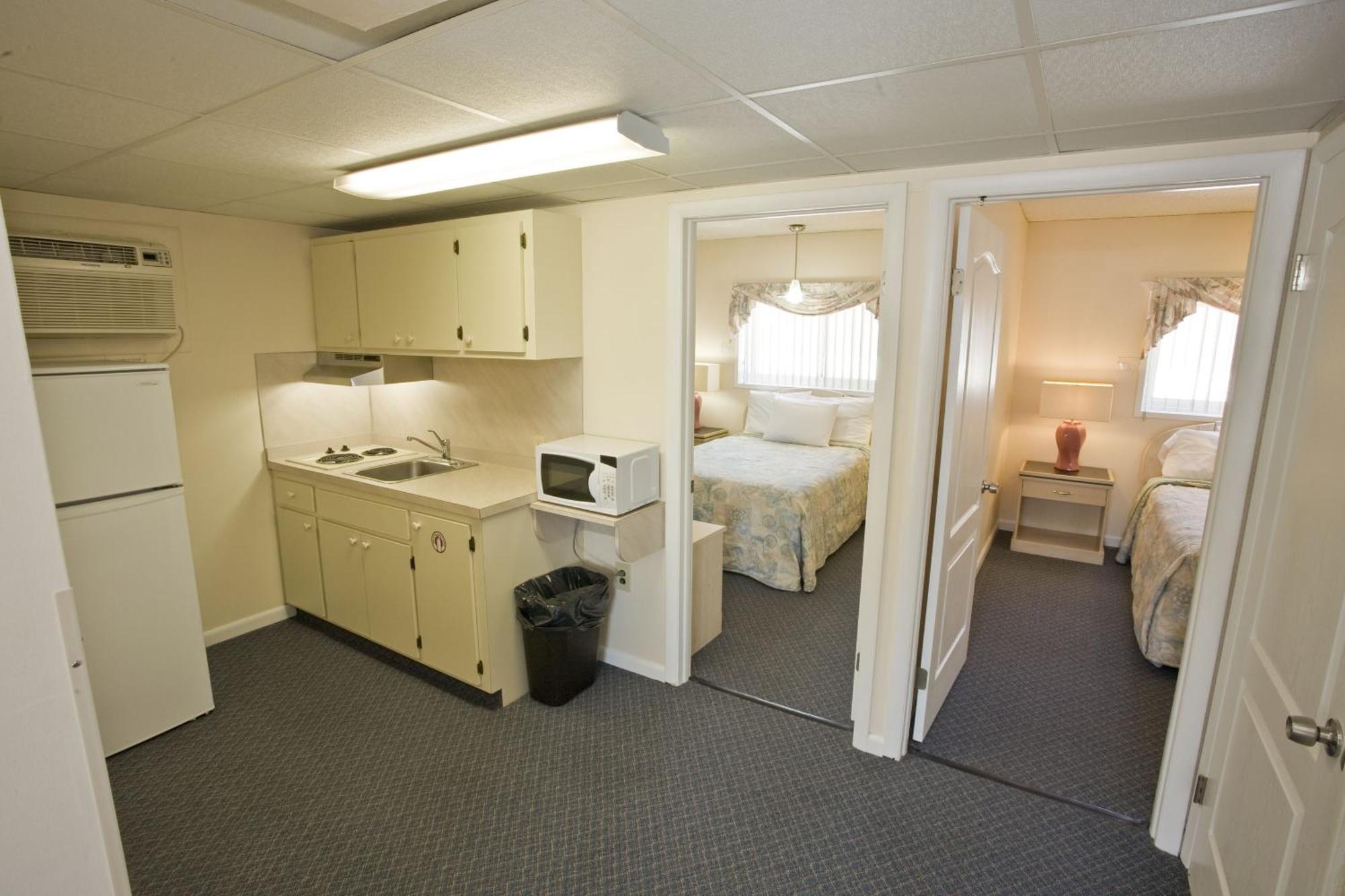 Deluxe Queen Suite