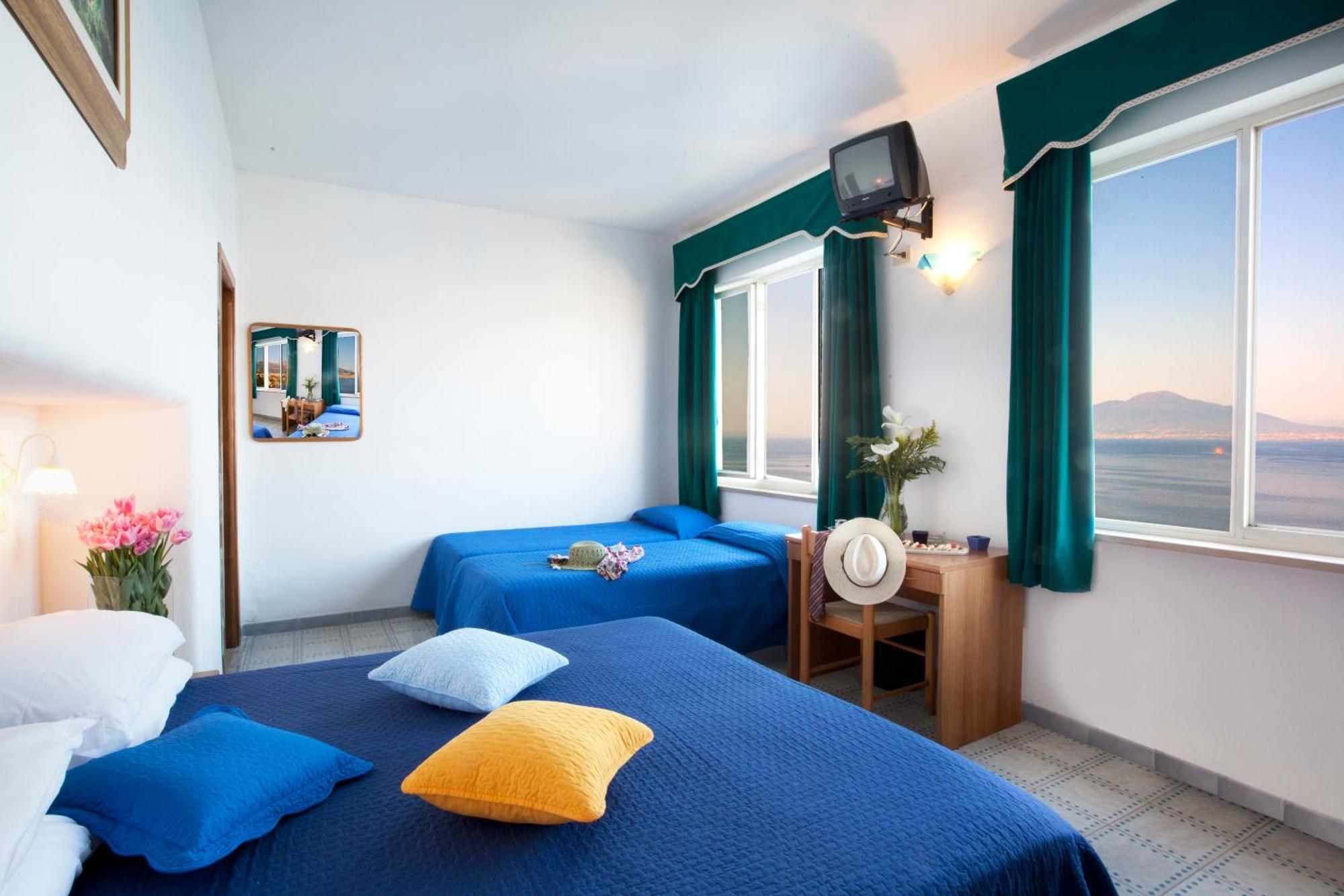 Quadruple Room with Sea View,30624959:JPEG