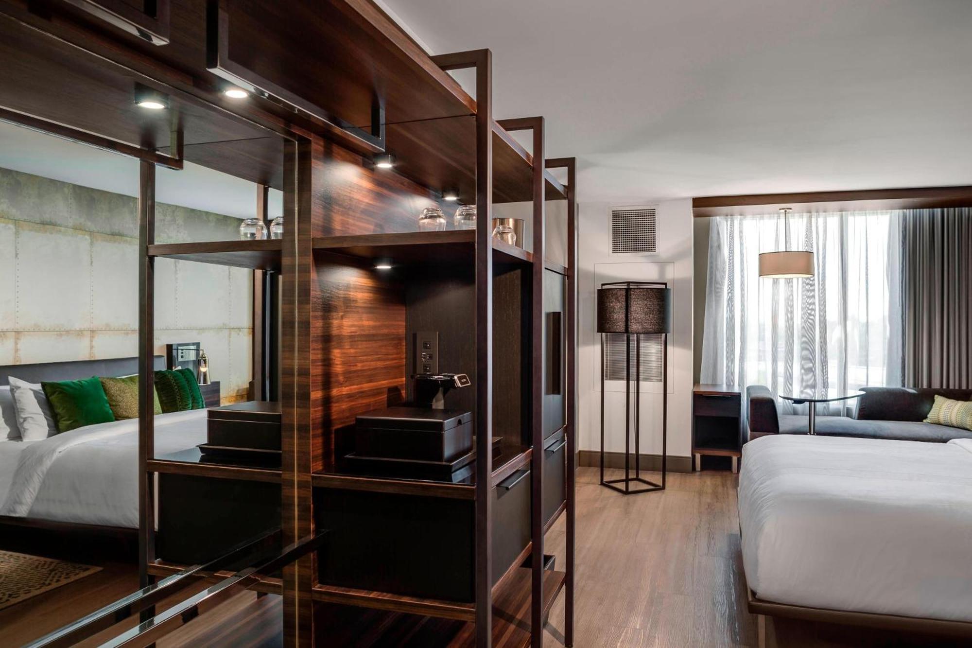 King Room with Lounge Access