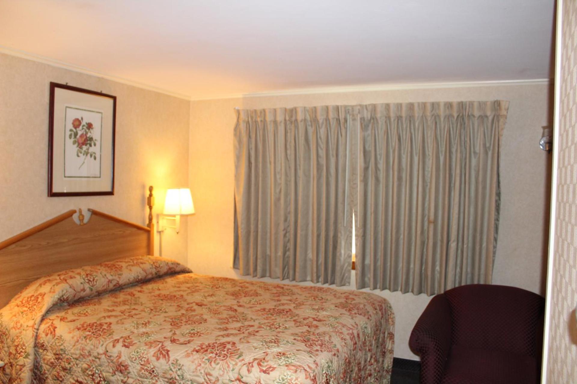 Queen Room - Non-Smoking