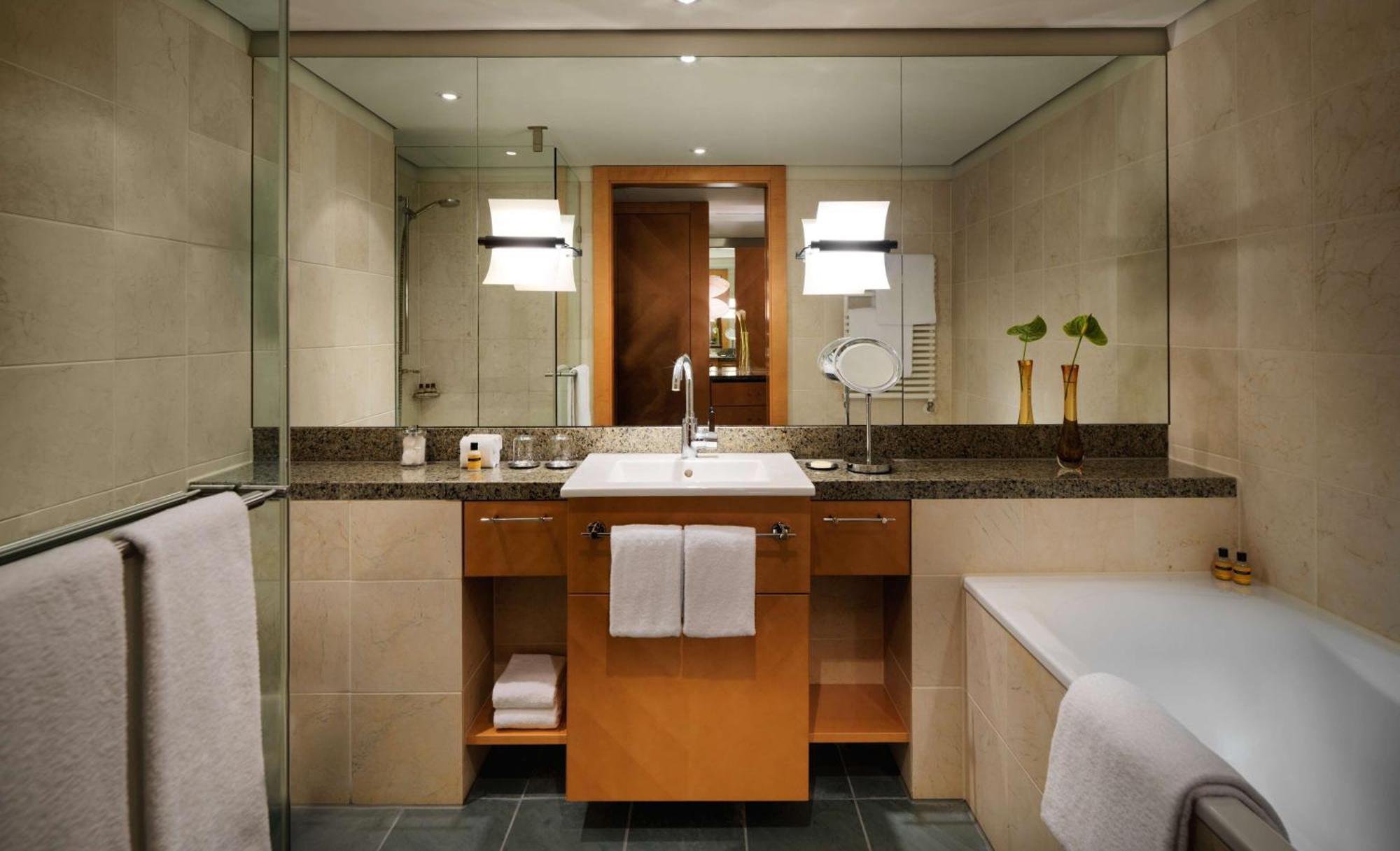 Queen Room Club Access