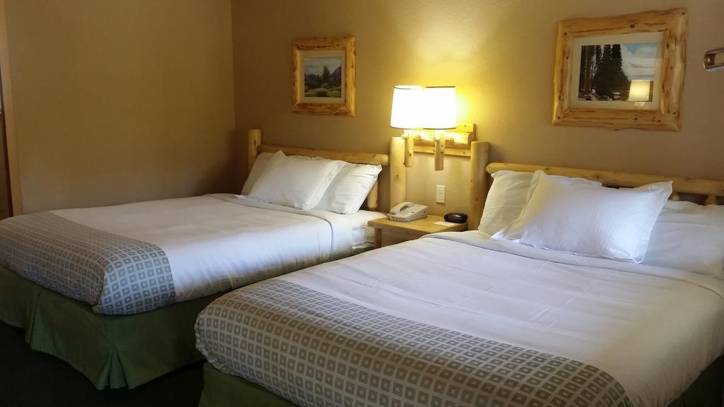Deluxe Queen Room with Two Queen Beds