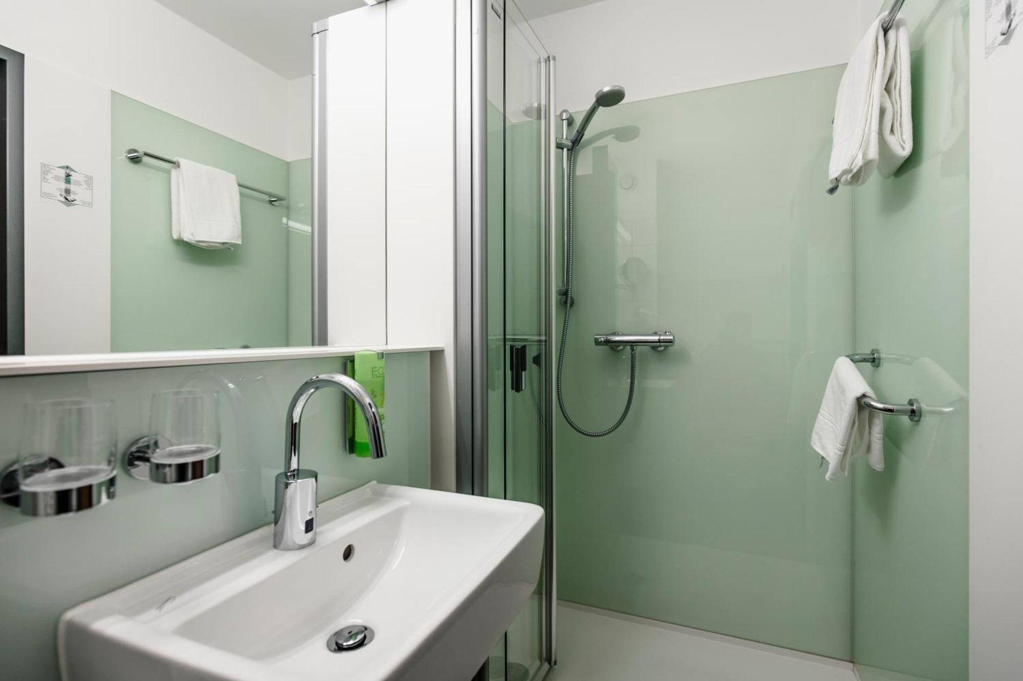 Single Room,990733159:JPEG
