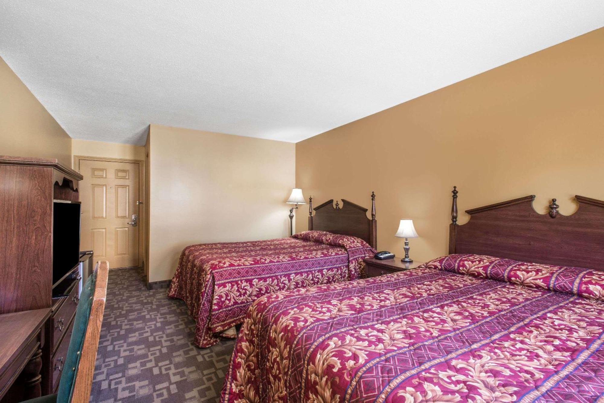 Queen Room with Two Queen Beds - Non-Smoking