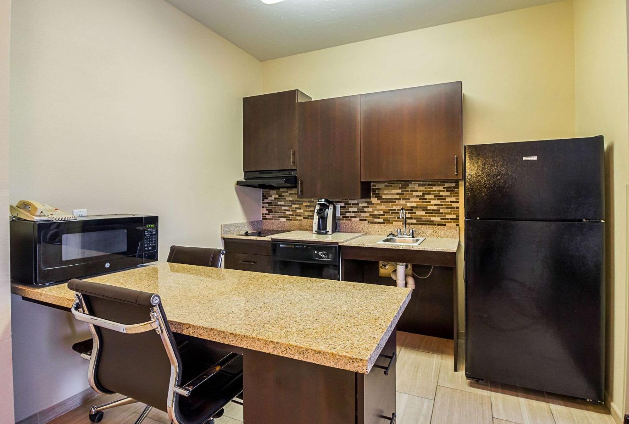 King Suite - Accessible/Non-Smoking