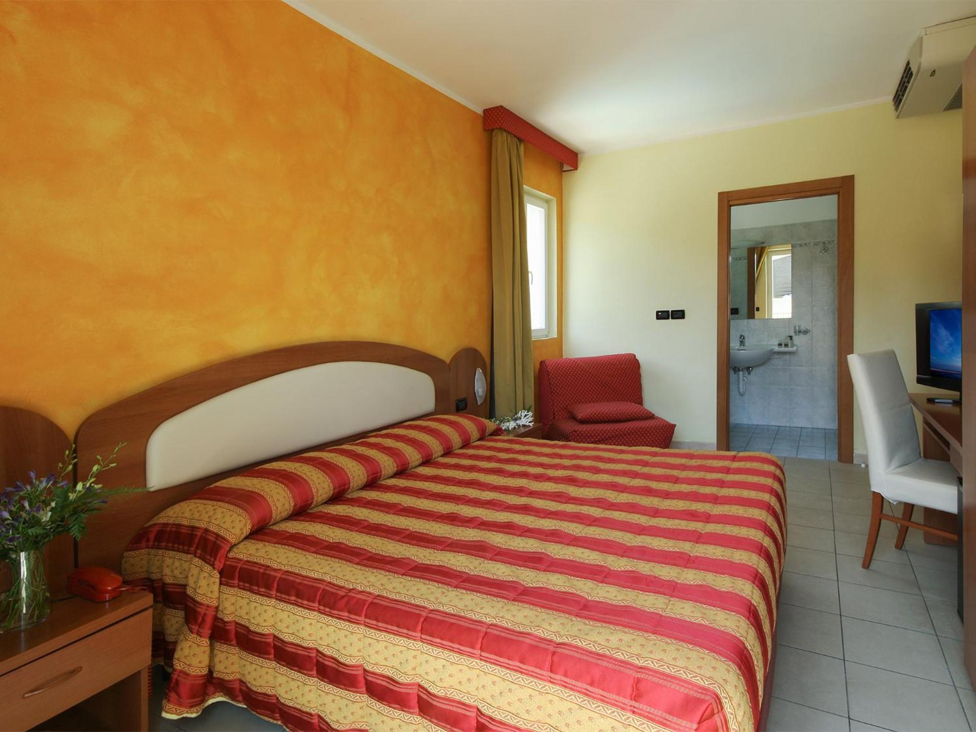 Chambre Triple avec Balcon et Climatisation