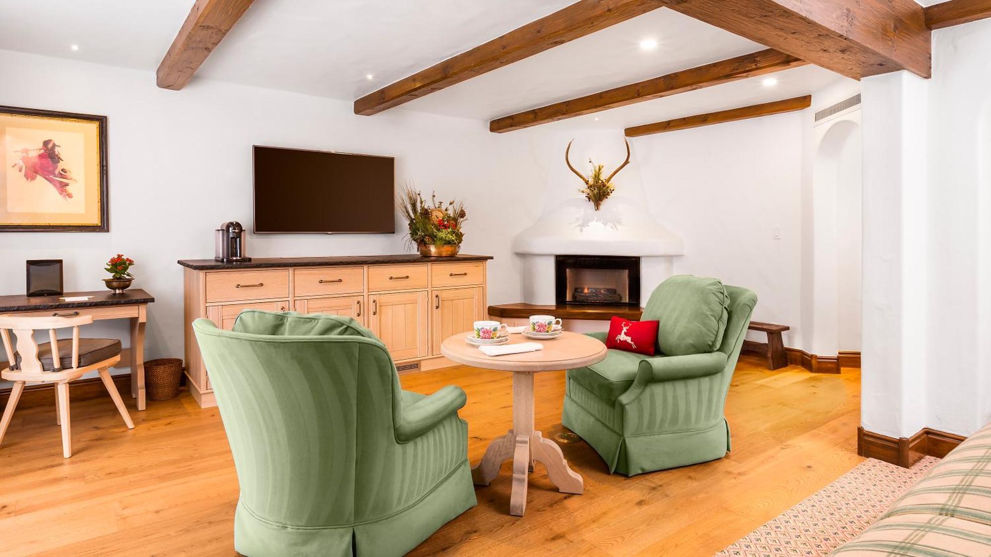 Deluxe Junior Suite,1625489371:JPEG