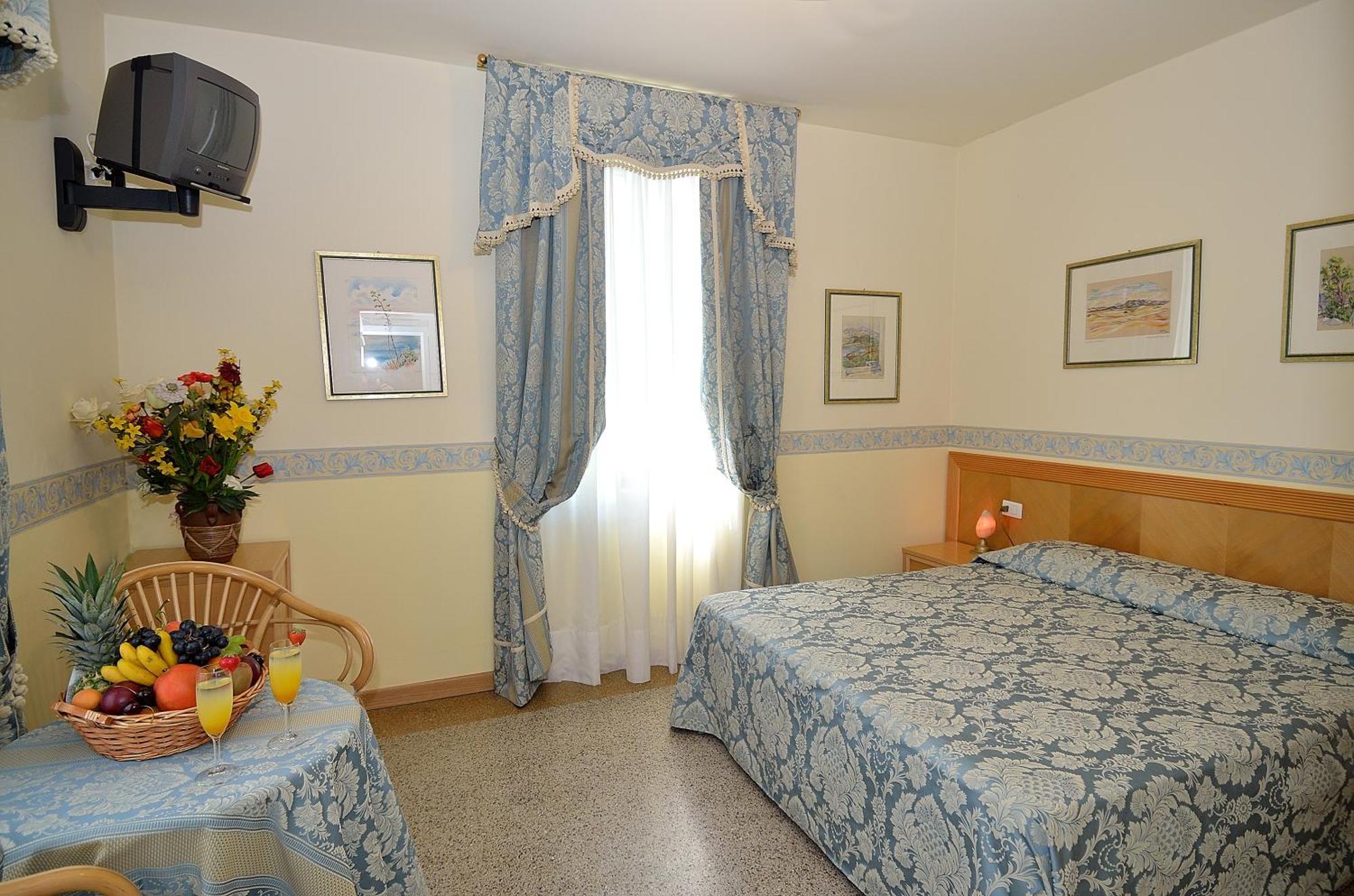 Classic Double or Twin Room,685731354:JPEG