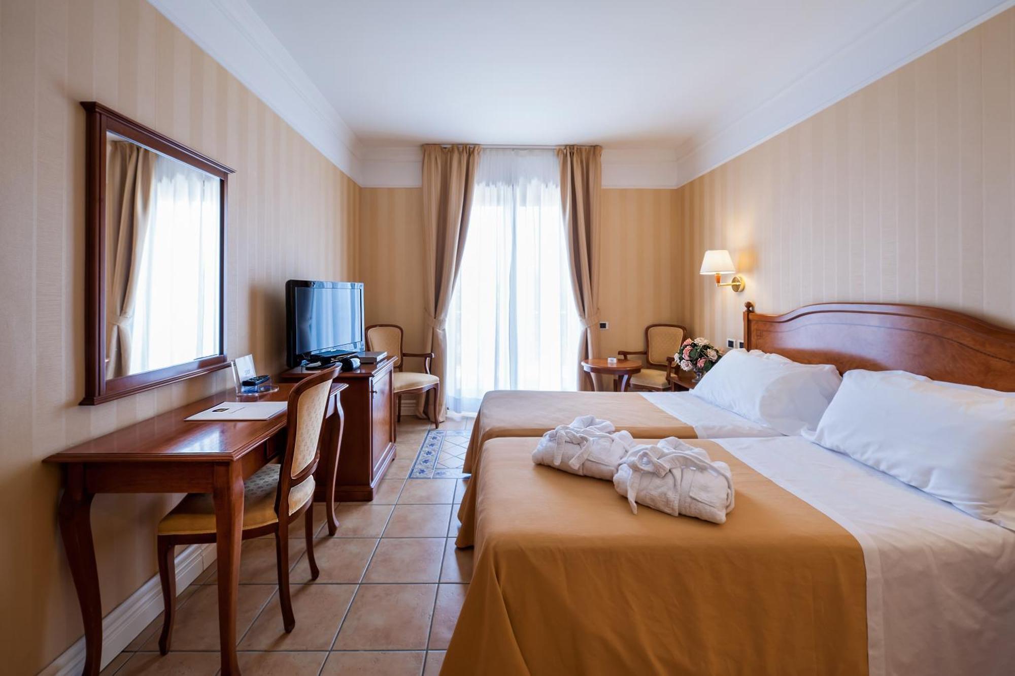 Superior Double or Twin Room with Partial Sea View