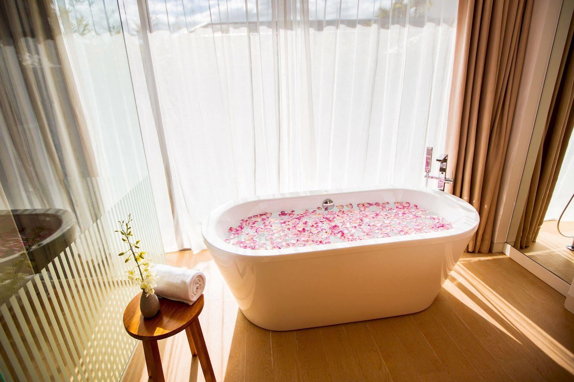 One-Bedroom Villa with Private Pool and Bathtub