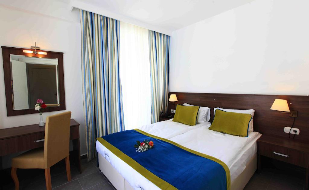 Standard  Room with Balcony with Land View,190599646:JPEG