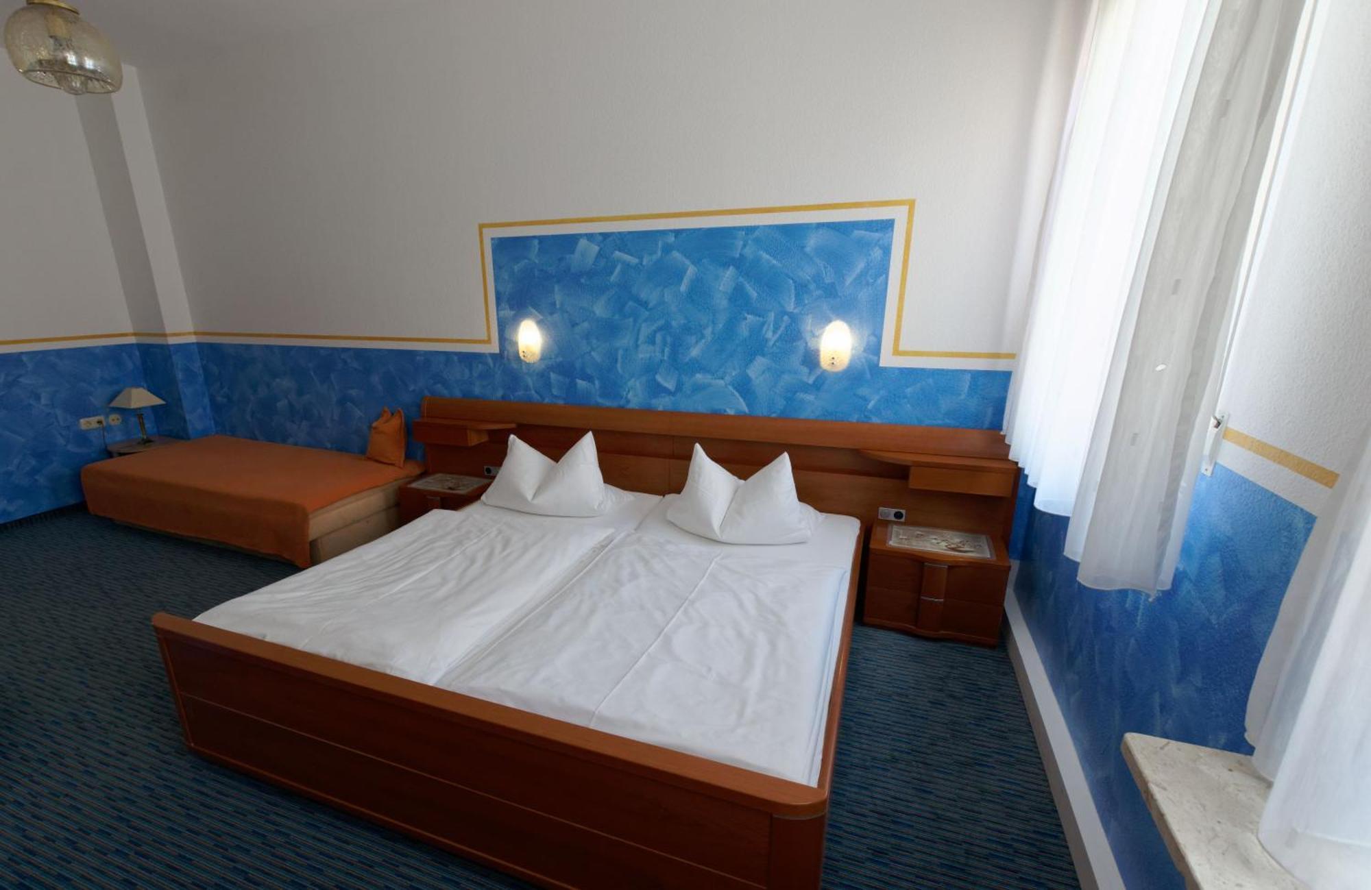 Double Room,911108467:JPEG