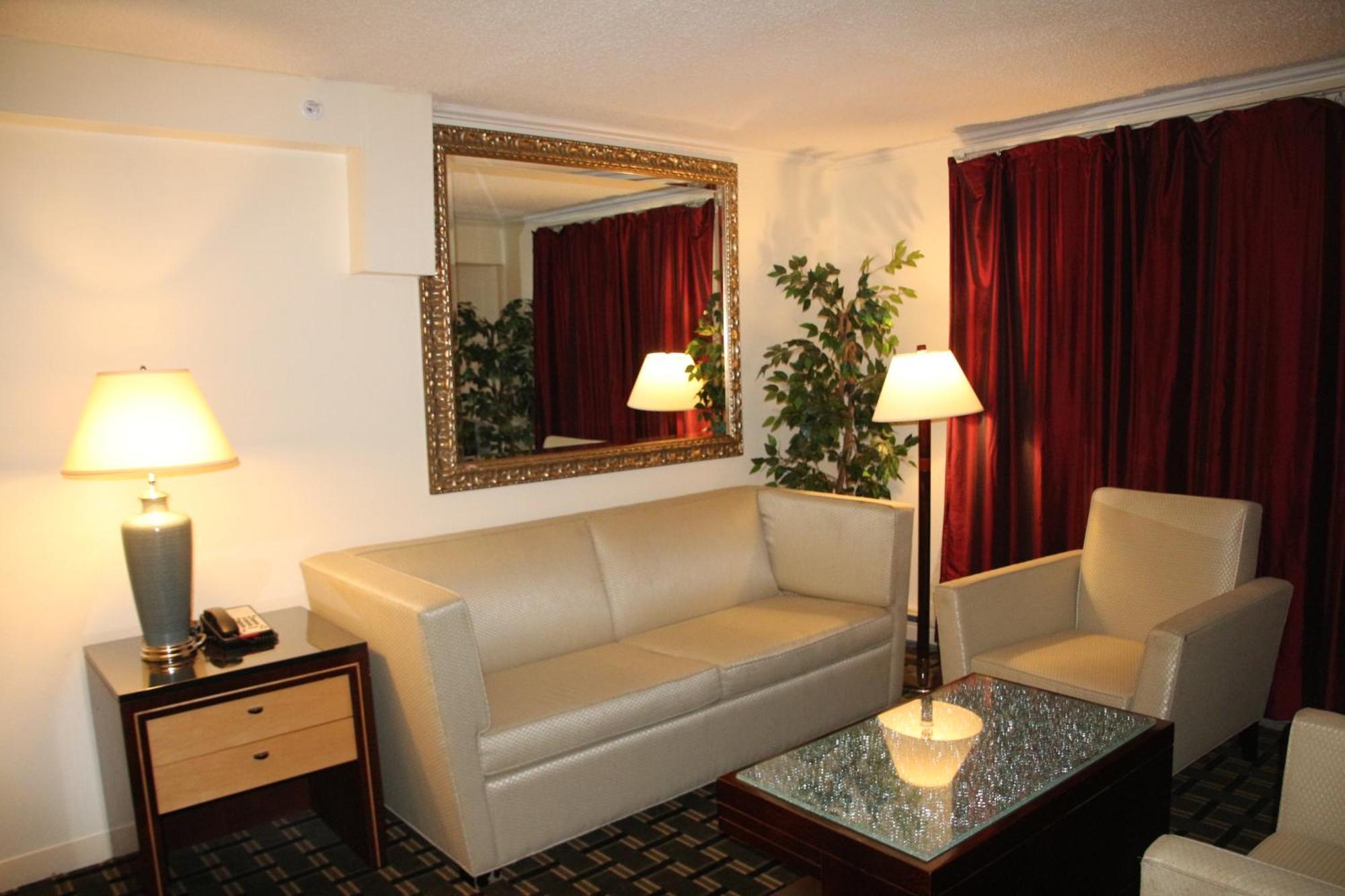 Deluxe King Suite