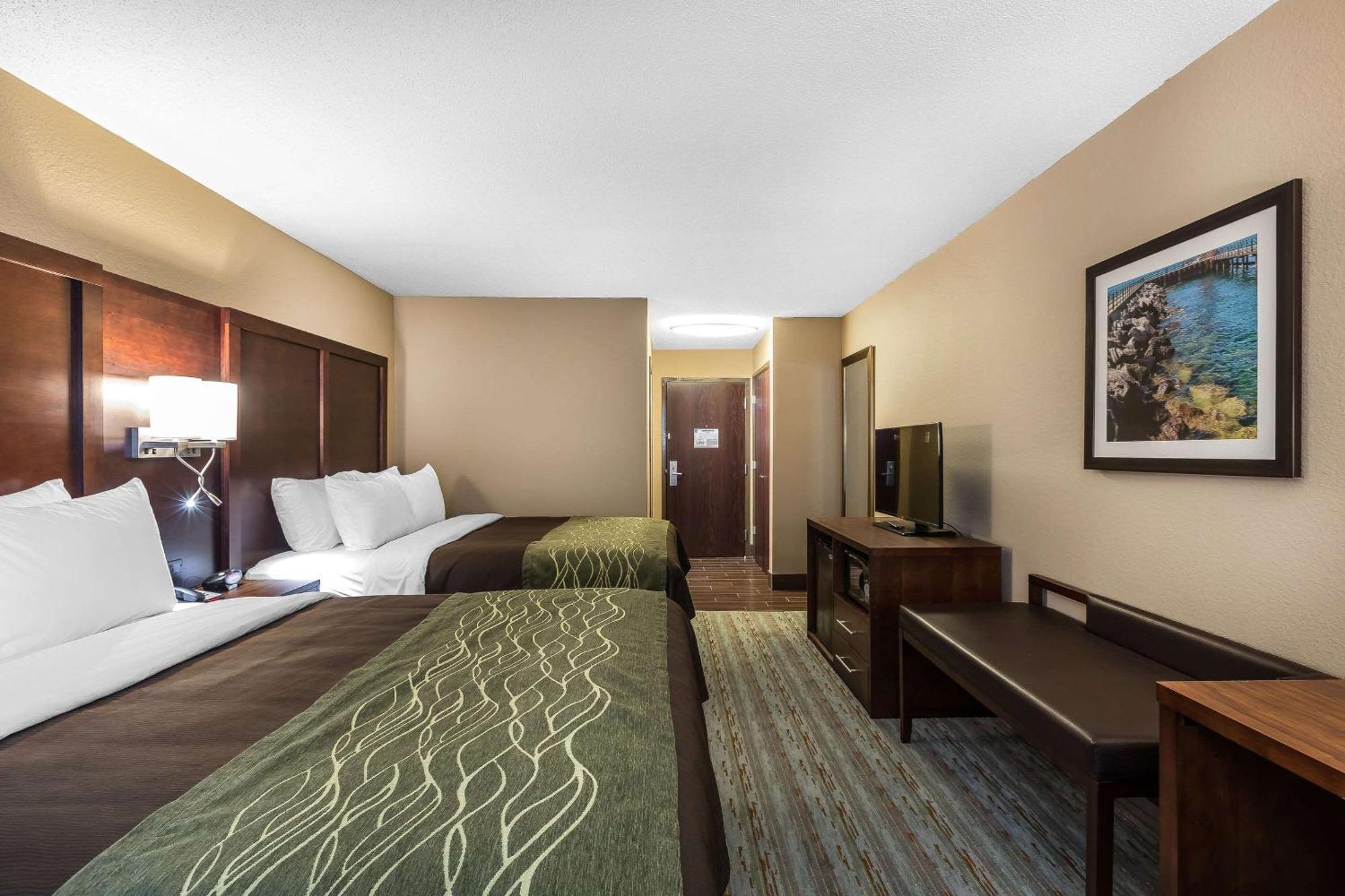 Queen Room with 2 Queen Beds and River View - Non-Smoking