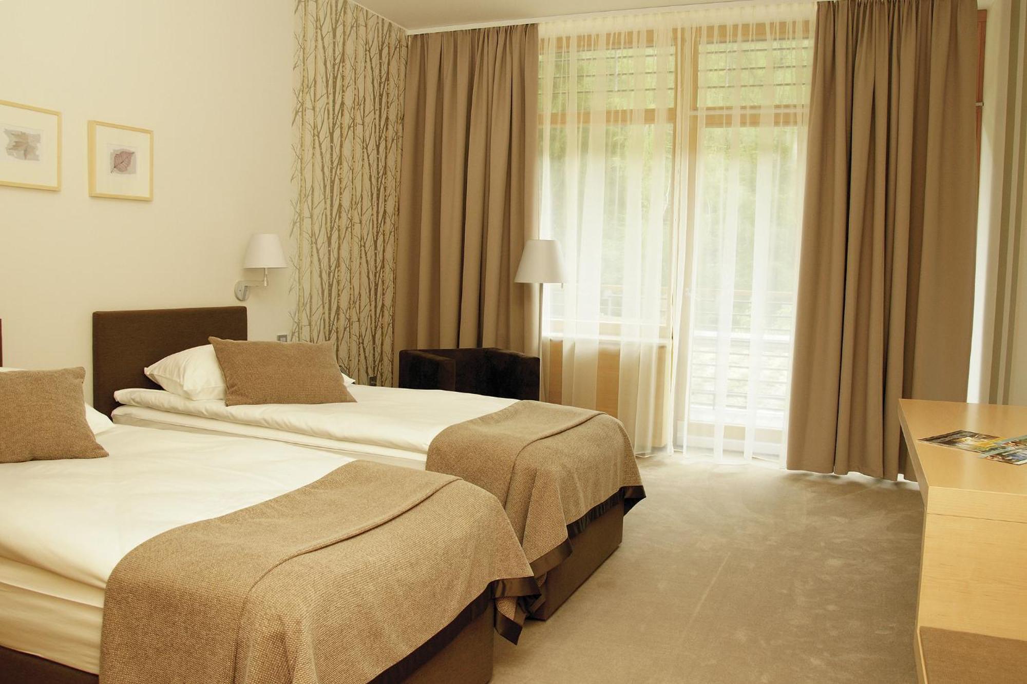 Triple Room with Balcony and Forest View