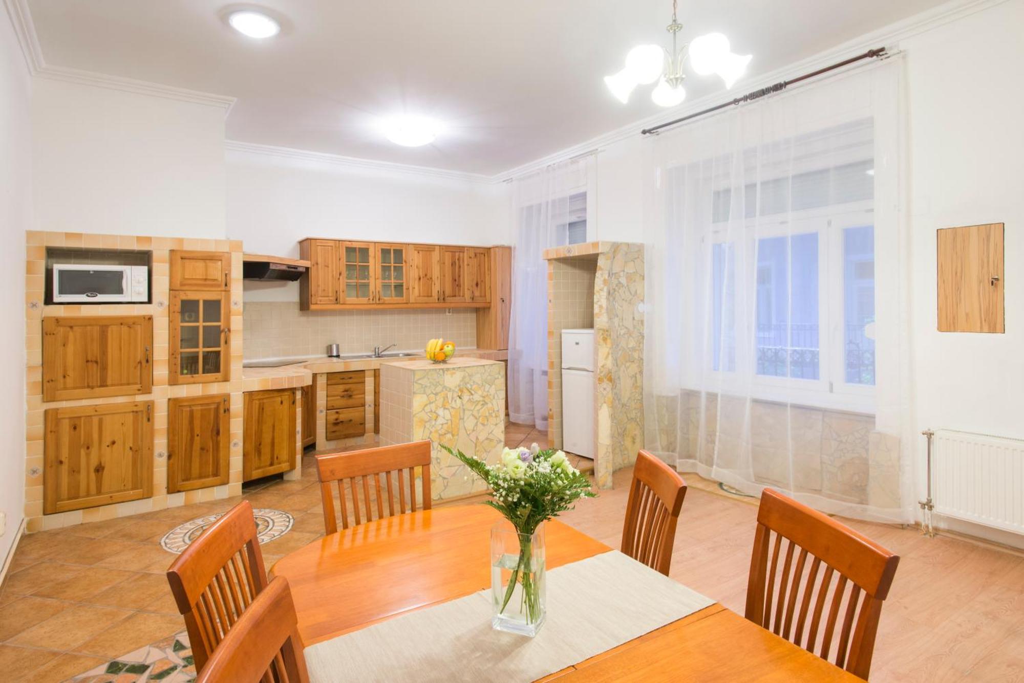 Large Two-Bedroom Apartment,687698658:JPEG