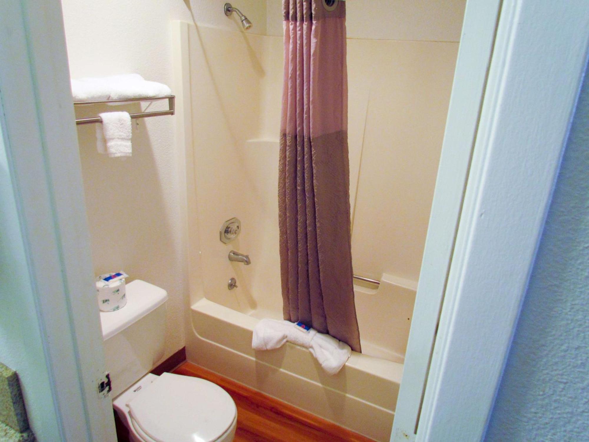 Queen Room with Two Queen Beds - Disability Access - Non-Smoking