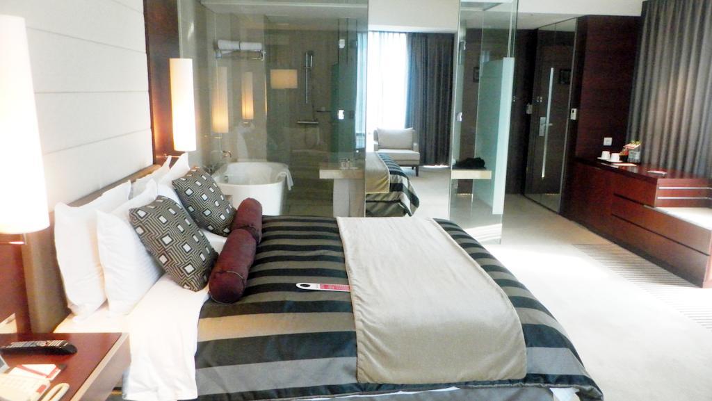 Premier King Room with City View